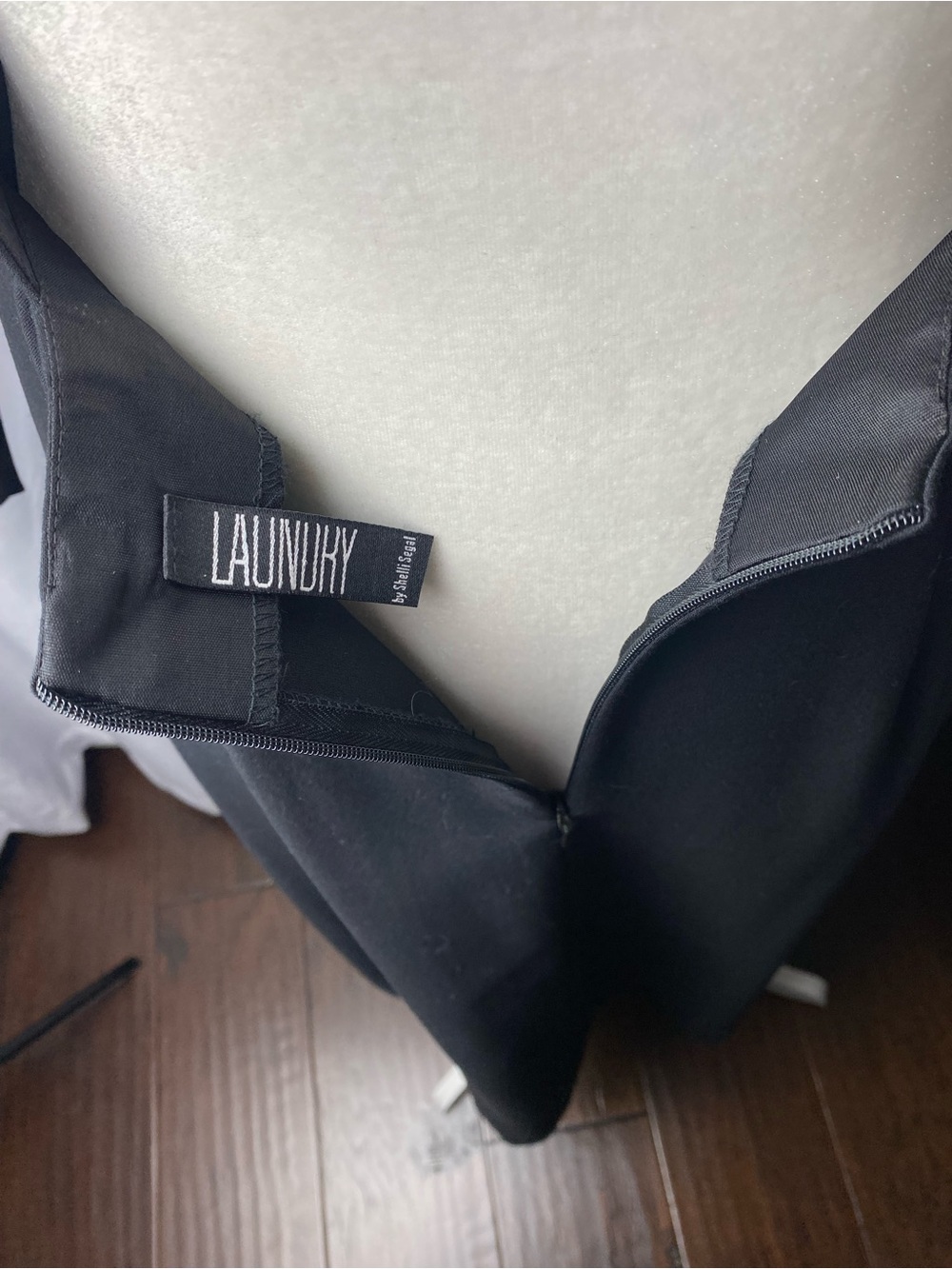 LAUNDRY sexy apron dress. - Picture 7 of 10